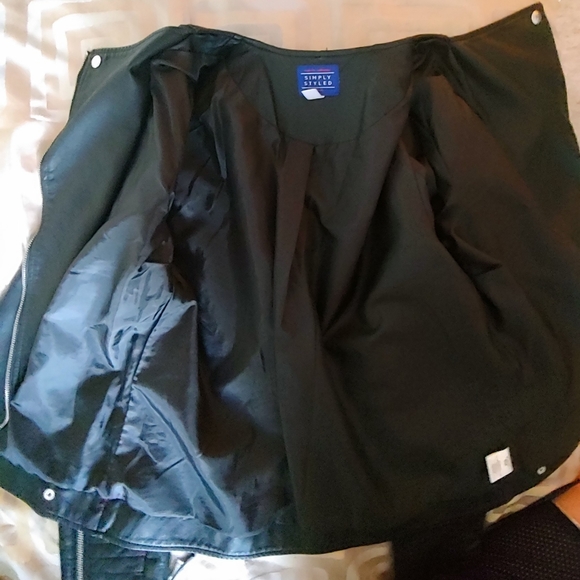 Leather Jacket - Picture 5 of 6